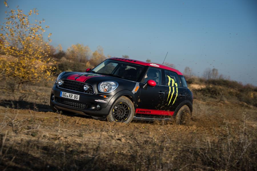  Mini Countryman X-Raid Service Vehicle 2012 года  (фото 24 из 41)